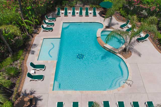 Casa Del Mar Beachfront Suites 